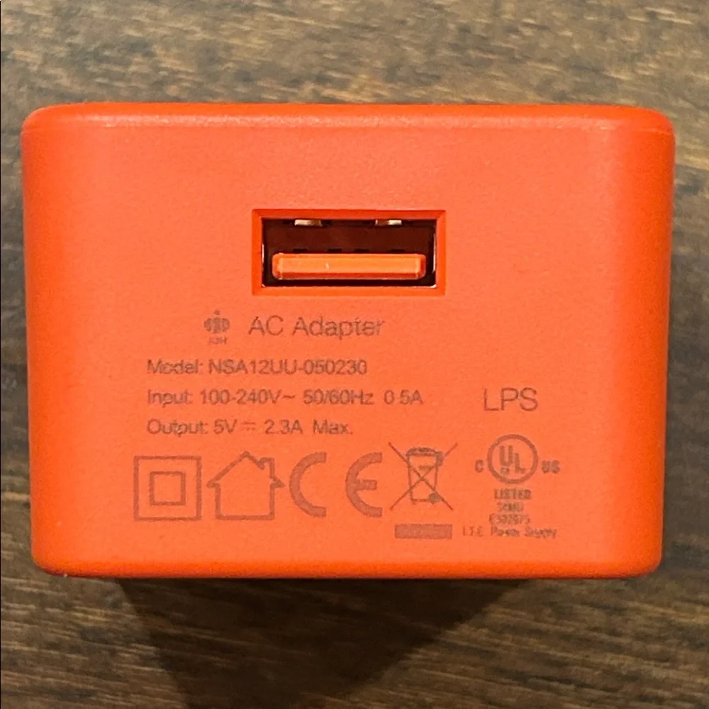 JBL charging brick and cable - Picture 3 of 3